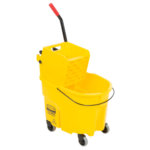 Cubeta Con Exprimidor De Presión Amarillo Rubbermaid