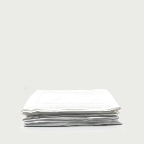 Juego de Sábanas Hoteleras Blancas Lisas QS, 250 Hilos, 40% Poliéster / 60% Algodón - Image 3